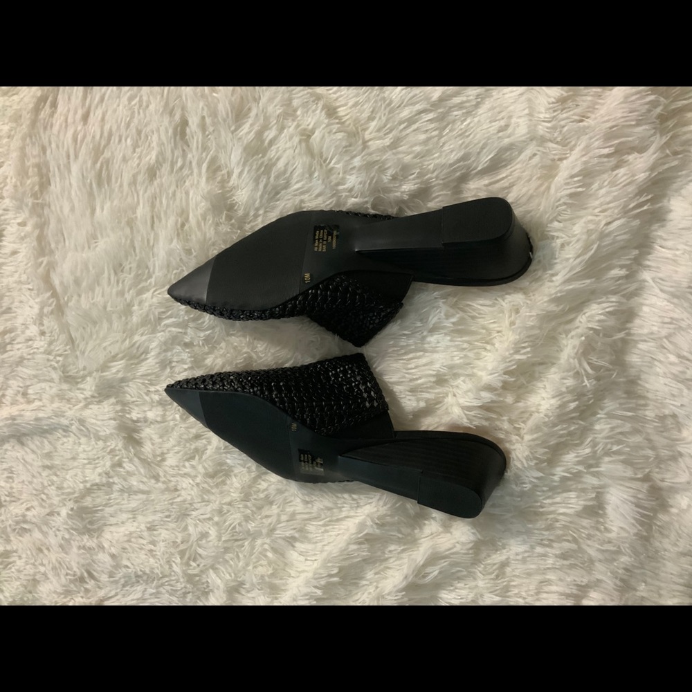 Fishneted shoe - Picture 3 of 5